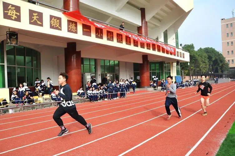 双肩包网球拍怎么用